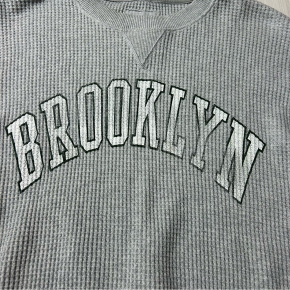 Aerie Oversized Gray Waffleknit Brooklyn Graphic Crewneck Sweatshirt Size Medium - Picture 3 of 5